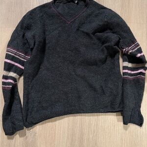 Smartwool 100% merino wool ( please look at measurements and picture with hole)